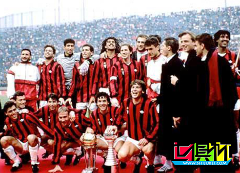 1990年意大利AC米兰队3比0大胜巴拉圭的奥林匹亚队