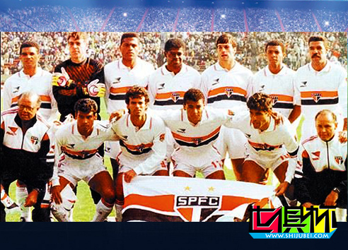 1992年12月13日巴西圣保罗队2比1击败了巴塞罗那队