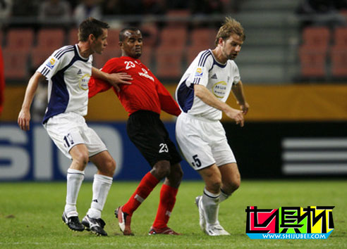 2006世俱杯-阿赫利2-0奥克兰 半决赛挑战巴西国际队